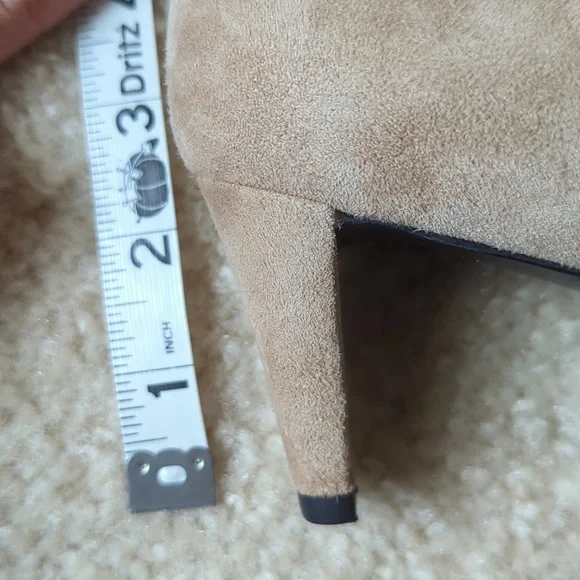 Stuart Weitzman Beige low heels size 6 - Picture 9 of 10